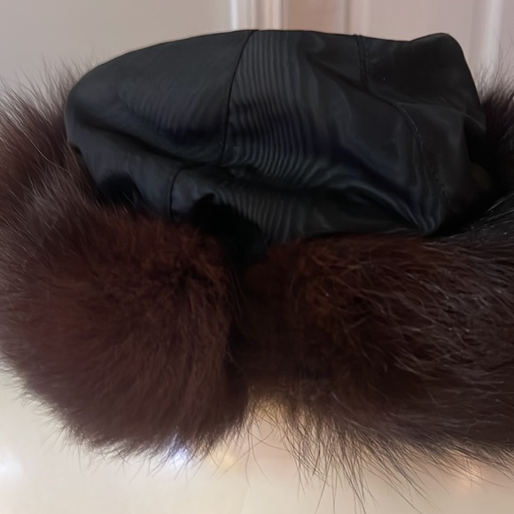 Fur trimmed hat from French River, Quebec - Picture 2 of 2